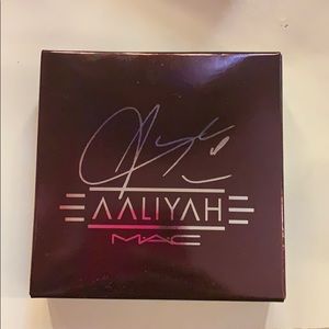 MAC Cosmetics x Aaliyah